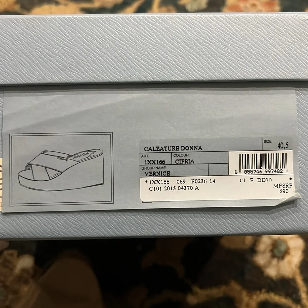 PRADA - Picture 5 of 5